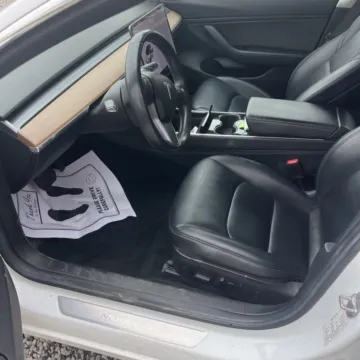 More photos of 2018 Tesla Model 3 Long Range at Indy Auto Man - Indianapolis, IN