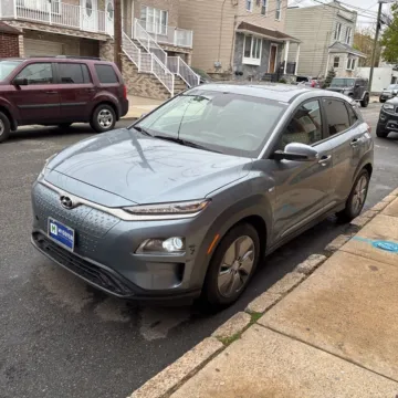 Photos of 2020 Hyundai Kona Electric Limited for sale in Indianapolis, IN at Indy Auto Man - Indianapolis