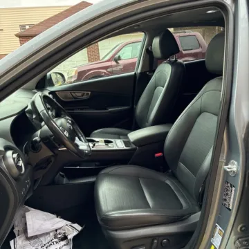 More photos of 2020 Hyundai Kona Electric Limited at Indy Auto Man - Indianapolis, IN