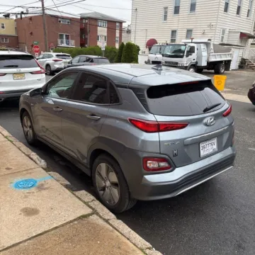 More photos of 2020 Hyundai Kona Electric Limited at Indy Auto Man - Indianapolis, IN