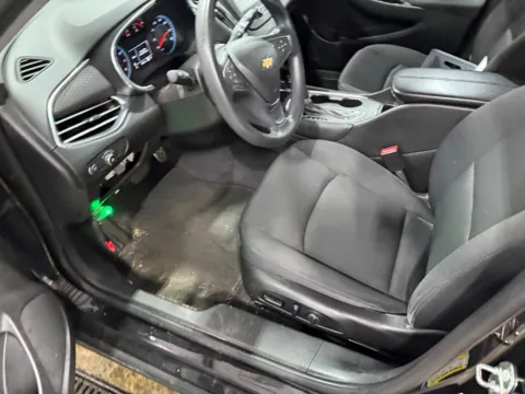 More photos of 2017 Chevrolet Malibu LT 1LT at Indy Auto Man - Indianapolis, IN