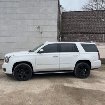 More photos of 2020 GMC Yukon SLT at Indy Auto Man - Indianapolis, IN