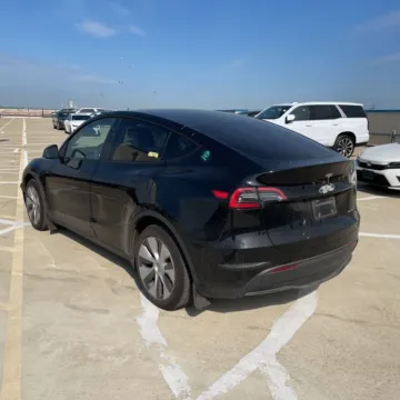 More photos of 2023 Tesla Model Y Long Range at Indy Auto Man - Indianapolis, IN