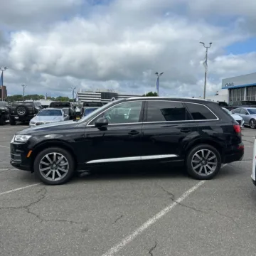 More photos of 2017 Audi Q7 3.0T Premium Plus quattro at Indy Auto Man - Indianapolis, IN