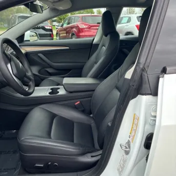 More photos of 2023 Tesla Model 3 at Indy Auto Man - Indianapolis, IN