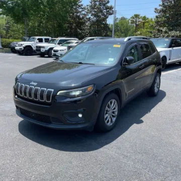 Photos of 2021 Jeep Cherokee Latitude Plus for sale in Indianapolis, IN at Indy Auto Man - Indianapolis
