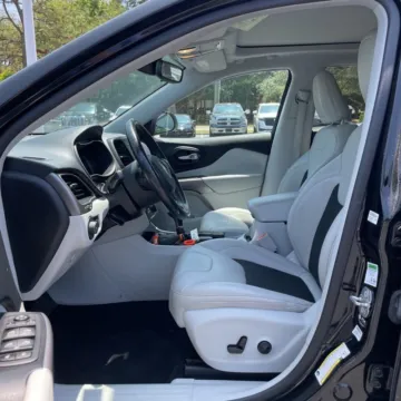 More photos of 2021 Jeep Cherokee Latitude Plus at Indy Auto Man - Indianapolis, IN