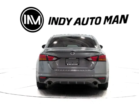 More photos of 2019 Nissan Altima 2.5 SR at Indy Auto Man - Indianapolis, IN