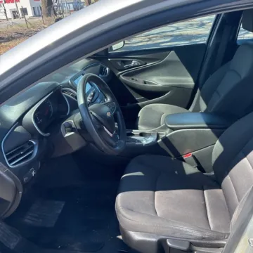 More photos of 2018 Chevrolet Malibu LS 1LS at Indy Auto Man - Indianapolis, IN