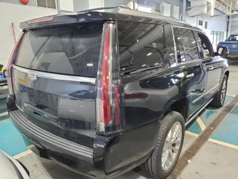 Another view of 2019 Cadillac Escalade Platinum Edition for sale in Indianapolis, IN at Indy Auto Man - Indianapolis