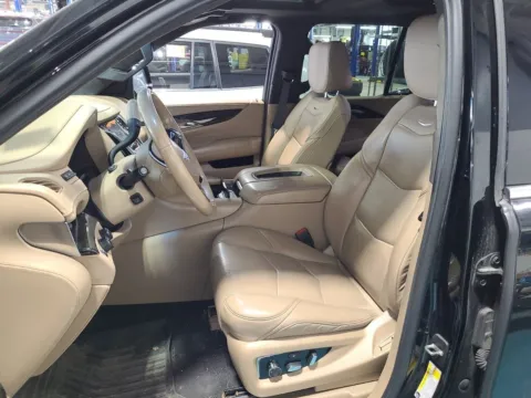 More photos of 2019 Cadillac Escalade Platinum Edition at Indy Auto Man - Indianapolis, IN