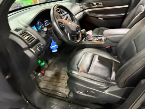 More photos of 2018 Ford Explorer XLT at Indy Auto Man - Indianapolis, IN