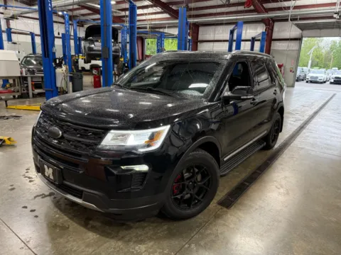 Photos of 2018 Ford Explorer XLT for sale in Indianapolis, IN at Indy Auto Man - Indianapolis
