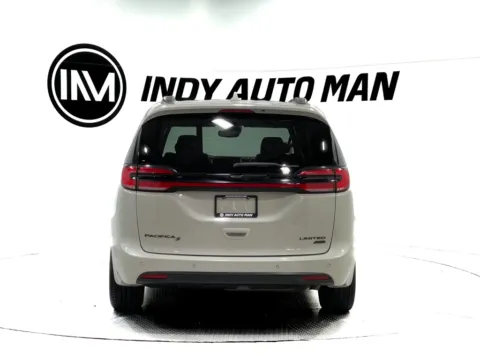 More photos of 2021 Chrysler Pacifica Limited at Indy Auto Man - Indianapolis, IN