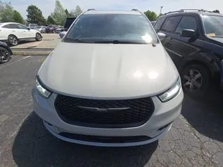 Photos of 2021 Chrysler Pacifica Limited for sale in Indianapolis, IN at Indy Auto Man - Indianapolis