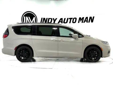 Another view of 2021 Chrysler Pacifica Limited for sale in Indianapolis, IN at Indy Auto Man - Indianapolis