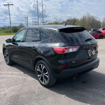 More photos of 2021 Ford Escape SE at Indy Auto Man - Indianapolis, IN
