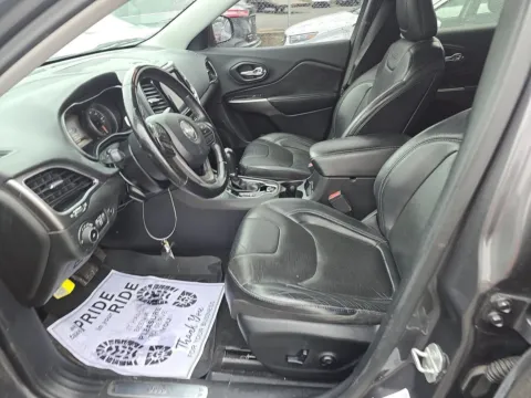 More photos of 2019 Jeep Cherokee Limited at Indy Auto Man - Indianapolis, IN