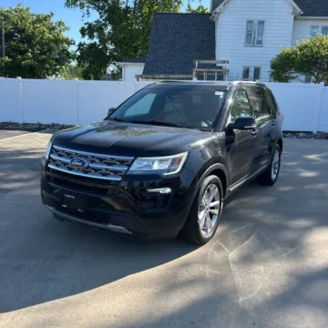 Photos of 2018 Ford Explorer XLT for sale in Indianapolis, IN at Indy Auto Man - Indianapolis