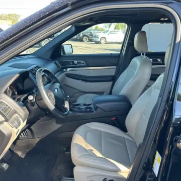 More photos of 2018 Ford Explorer XLT at Indy Auto Man - Indianapolis, IN
