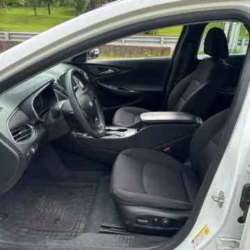 More photos of 2019 Chevrolet Malibu LT at Indy Auto Man - Indianapolis, IN