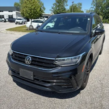 Photos of 2022 Volkswagen Tiguan 2.0T SE R-Line Black for sale in Indianapolis, IN at Indy Auto Man - Indianapolis