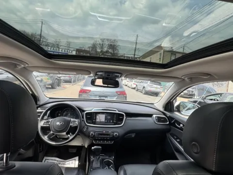 More photos of 2019 Kia Sorento SX at Indy Auto Man - Indianapolis, IN