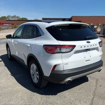 More photos of 2020 Ford Escape SE at Indy Auto Man - Indianapolis, IN