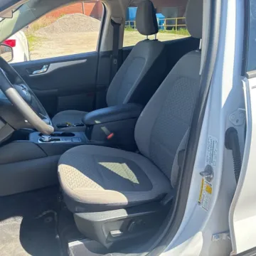 More photos of 2020 Ford Escape SE at Indy Auto Man - Indianapolis, IN