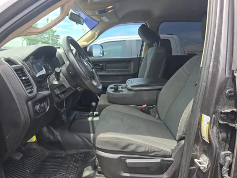 More photos of 2020 Ram 3500 Tradesman at Indy Auto Man - Indianapolis, IN