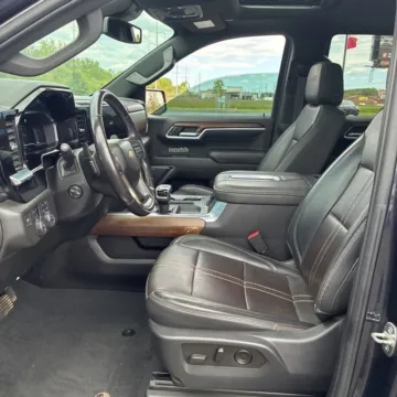 More photos of 2022 Chevrolet Silverado 1500 High Country at Indy Auto Man - Indianapolis, IN