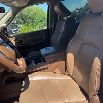 More photos of 2019 Ram 2500 Laramie Longhorn at Indy Auto Man - Indianapolis, IN