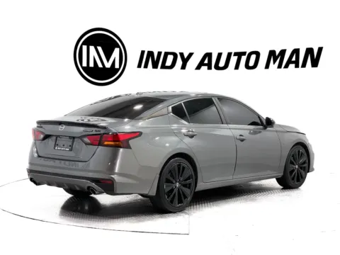 More photos of 2022 Nissan Altima 2.5 SR at Indy Auto Man - Indianapolis, IN
