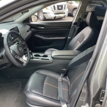 More photos of 2022 Nissan Altima 2.5 SR at Indy Auto Man - Indianapolis, IN