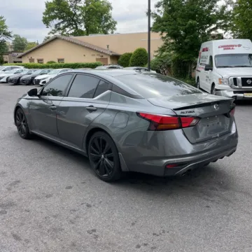 More photos of 2022 Nissan Altima 2.5 SR at Indy Auto Man - Indianapolis, IN