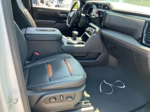 More photos of 2022 GMC Sierra 1500 AT4 at Indy Auto Man - Indianapolis, IN