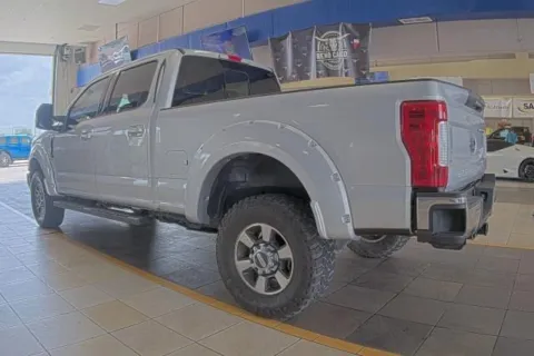 More photos of 2018 Ford F-250SD Lariat at Indy Auto Man - Indianapolis, IN