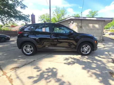 Photos of 2018 Hyundai Kona SE for sale in Indianapolis, IN at Indy Auto Man - Indianapolis
