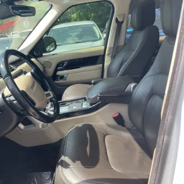 More photos of 2019 Land Rover Range Rover 3.0L V6 Supercharged HSE at Indy Auto Man - Indianapolis, IN