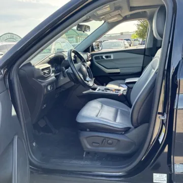More photos of 2021 Ford Explorer XLT at Indy Auto Man - Indianapolis, IN