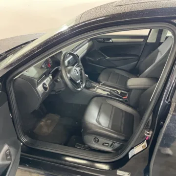 More photos of 2021 Volkswagen Passat 2.0T SE at Indy Auto Man - Indianapolis, IN