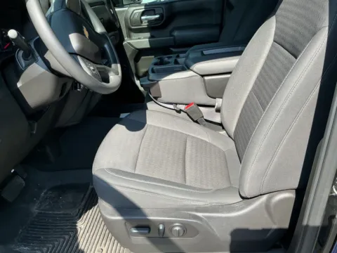 More photos of 2022 Chevrolet Silverado 2500HD Custom at Indy Auto Man - Indianapolis, IN