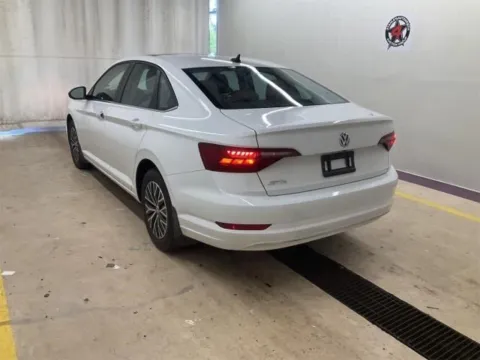 More photos of 2021 Volkswagen Jetta 1.4T SE at Indy Auto Man - Indianapolis, IN