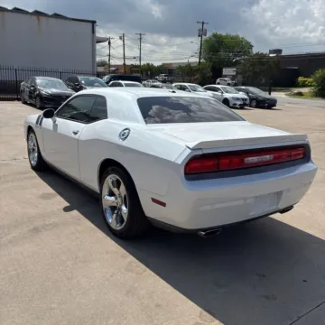 More photos of 2014 Dodge Challenger R/T at Indy Auto Man - Indianapolis, IN