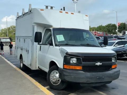 Photos of 2005 Chevrolet Express Van G3500 Cutaway for sale in Indianapolis, IN at Indy Auto Man - Indianapolis
