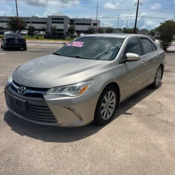 Photos of 2017 Toyota Camry XLE for sale in Indianapolis, IN at Indy Auto Man - Indianapolis