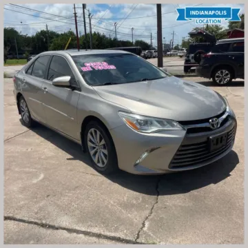 Beige 2017 Toyota Camry XLE for sale in Indianapolis, IN