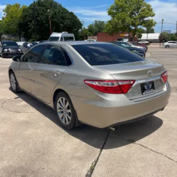 More photos of 2017 Toyota Camry XLE at Indy Auto Man - Indianapolis, IN