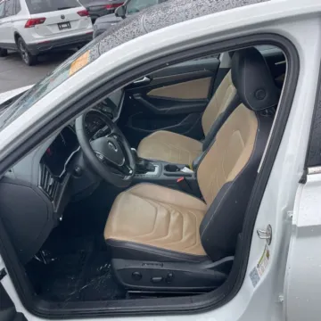 More photos of 2021 Volkswagen Jetta SEL Premium at Indy Auto Man - Indianapolis, IN