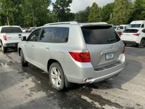 More photos of 2008 Toyota Highlander Limited at Indy Auto Man - Indianapolis, IN